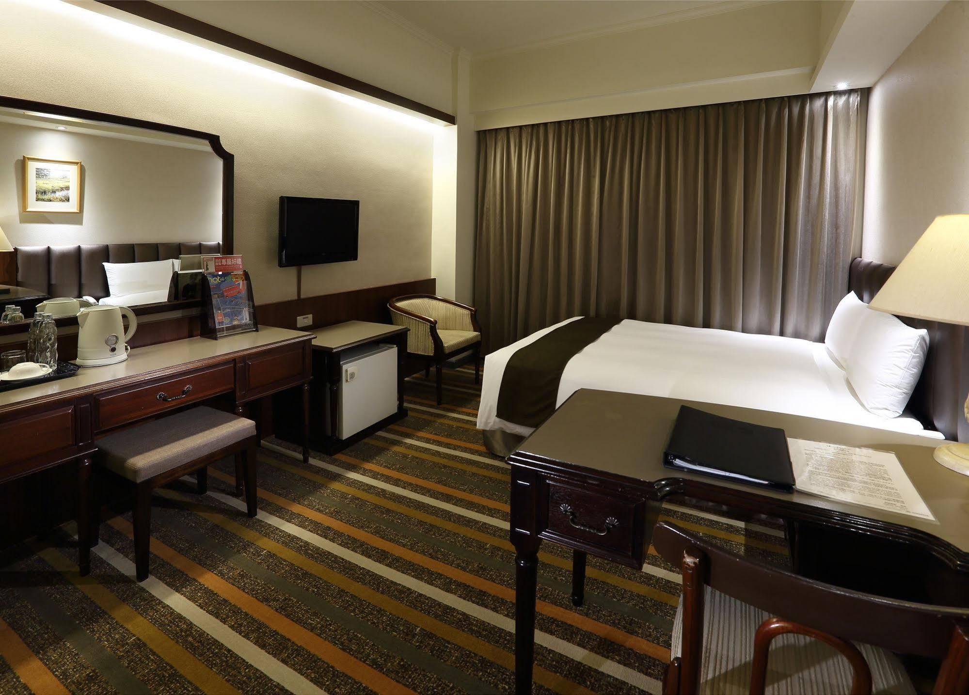Urban Hotel33 Kaohsiung Bagian luar foto