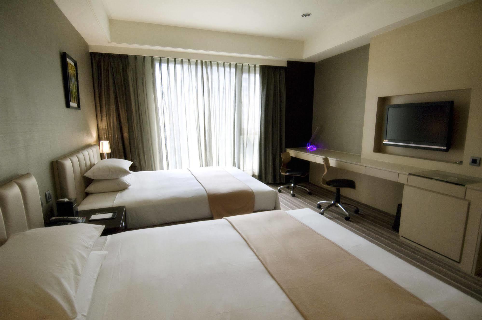 Urban Hotel33 Kaohsiung Bagian luar foto