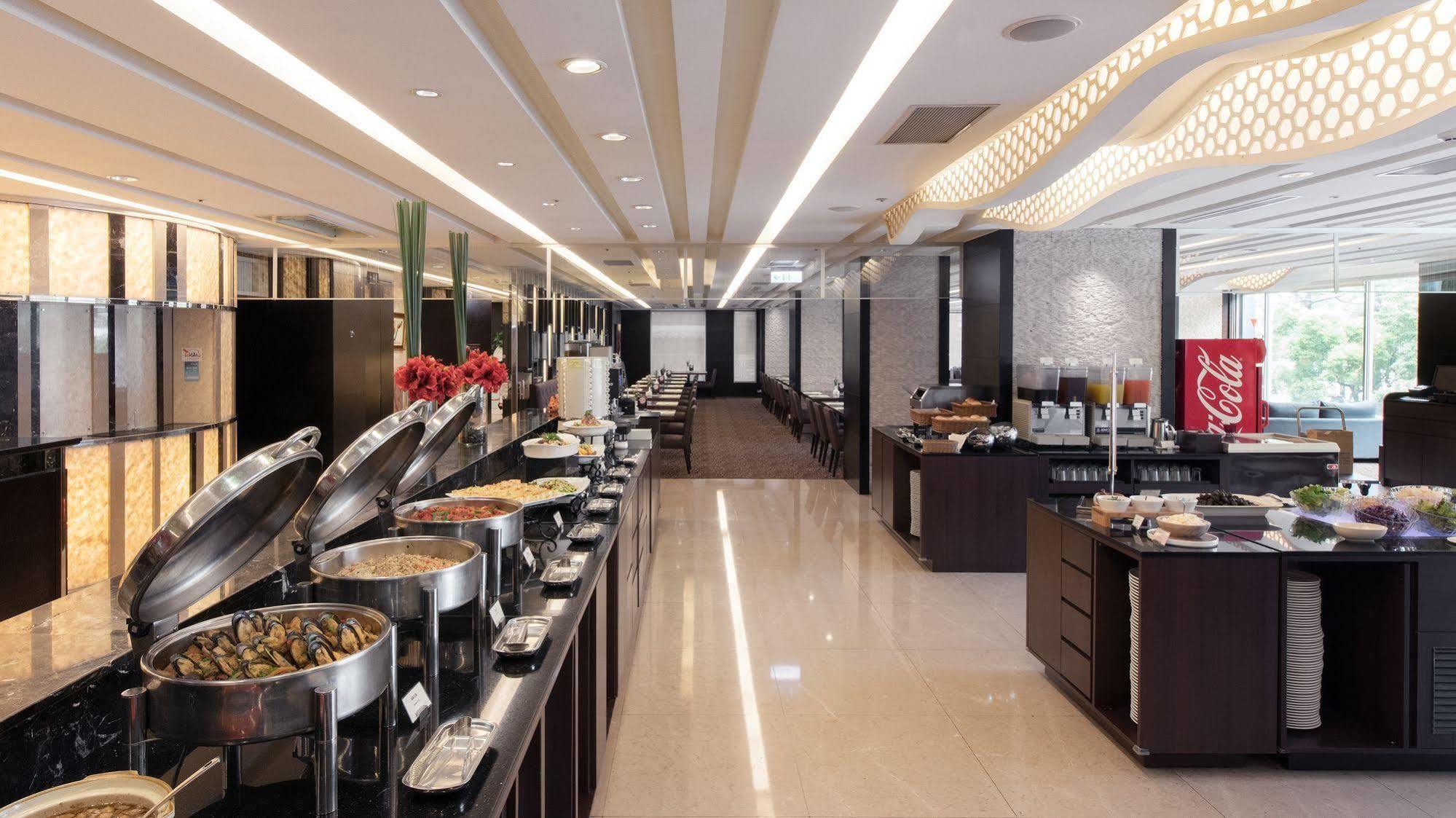 Urban Hotel33 Kaohsiung Bagian luar foto